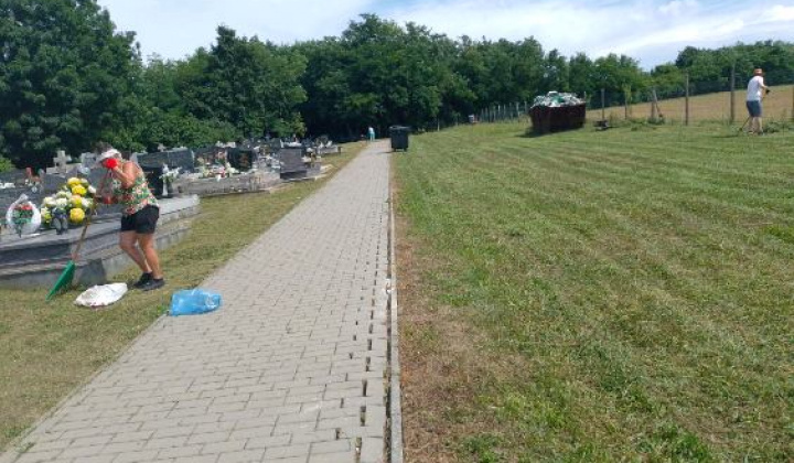2. fotografia fotogalérie Brigáda v priestoroch cintorína v Malej Čalomiji